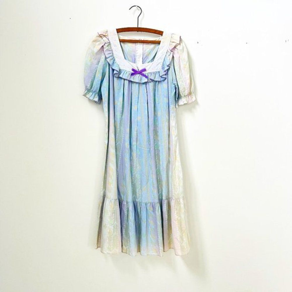 Vintage Dainty Cottage Core Muumuu - Hawaiian Muumuu - Prairie Dress